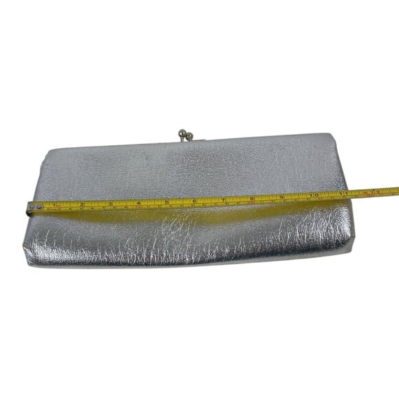 Vintage Silver Metallic Clutch Purse With Kiss Lock Closure - Picture 10 of 12